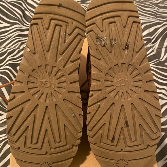 PREOWNED CALF HAIR leopard UGGS - Picture 5 of 6